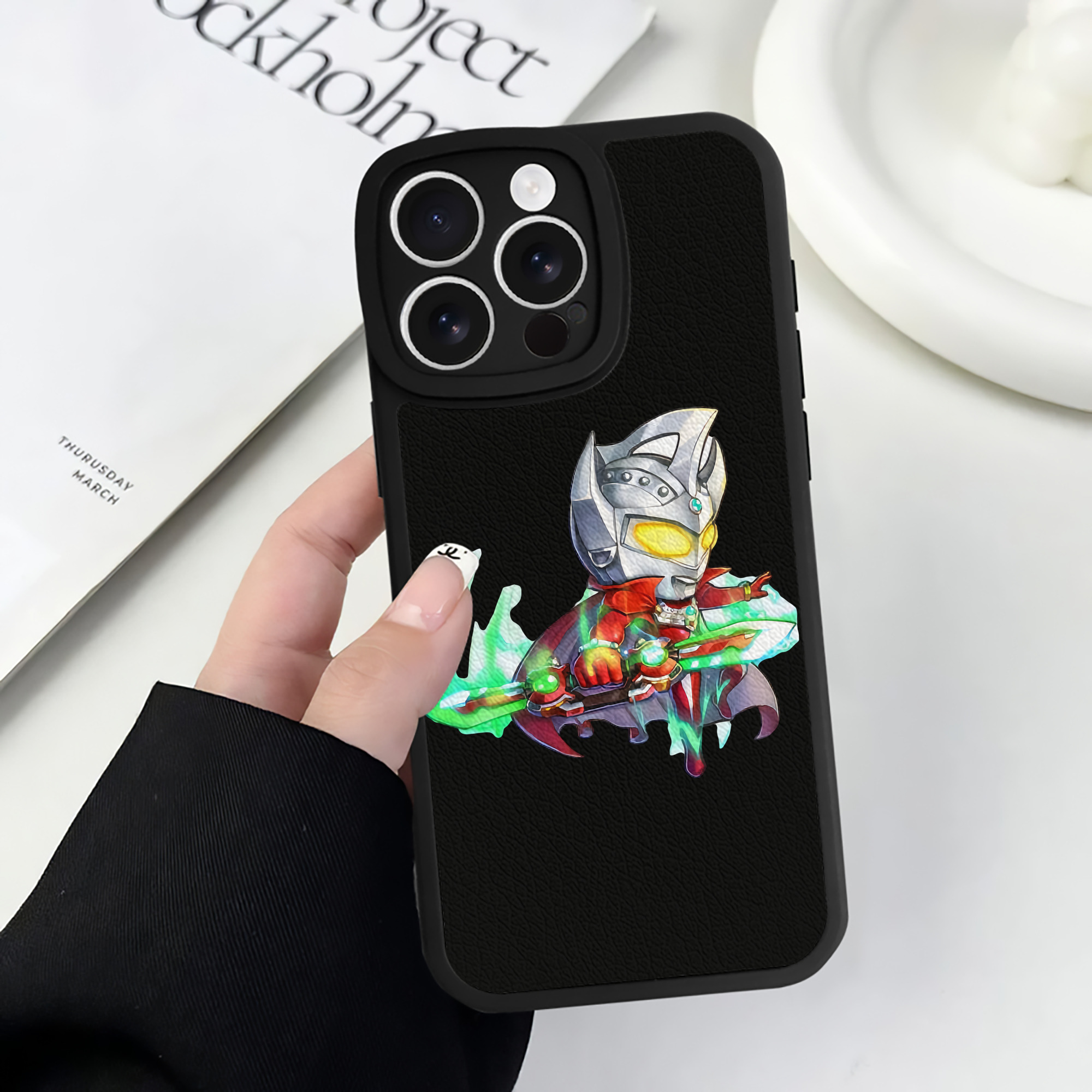 （画像用） ウルトラマン Ultraman 【iPhone 16シリーズ対応】シリコンスマホケース（レザー調） 材質：シリコン